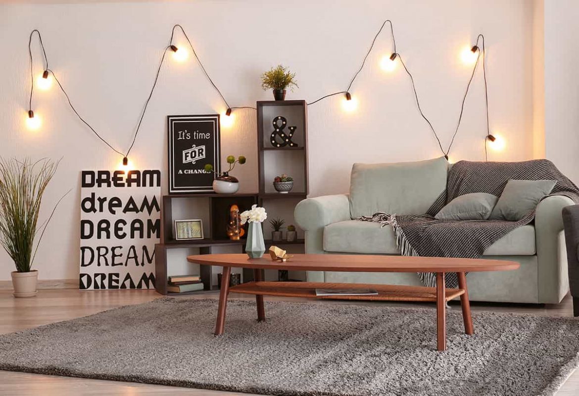 salon avec les guirlandes lumineuses